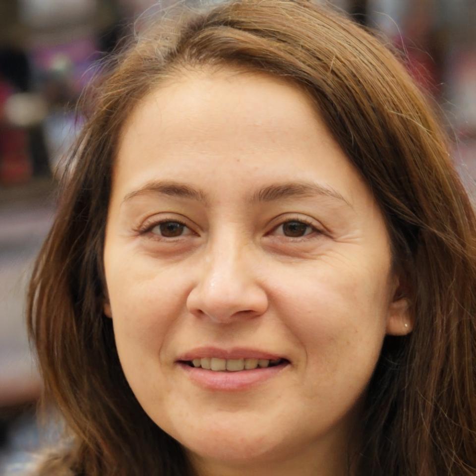 Professional headshot of Niran Phakdeedej, Portfolio Director